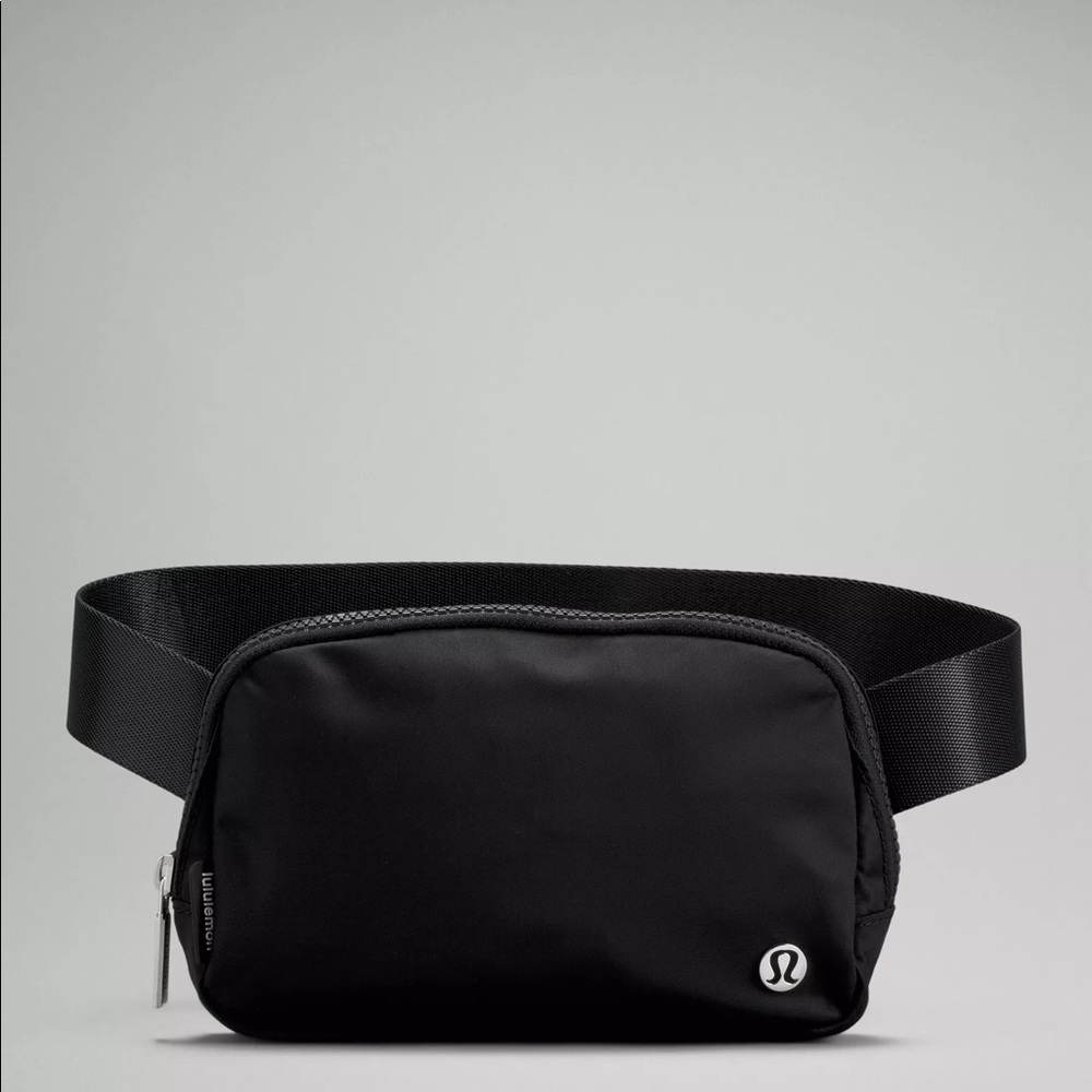 Lululemon everywhere belt bag black